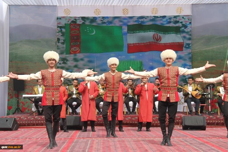 با حضور معاون رئیس‌جمهور:
نوروزگاه مشترک ایران و ترکمنستان در نقطه صفر مرزی برگزار شد 3