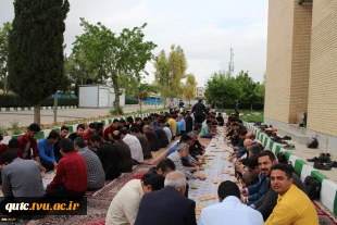 تجلیل از سرپرست نمونه خوابگاه دانشکده شهید باهنر و حضور در جمع صمیمی دانشجویان به مناسبت هفته سراهای دانشجویی 4