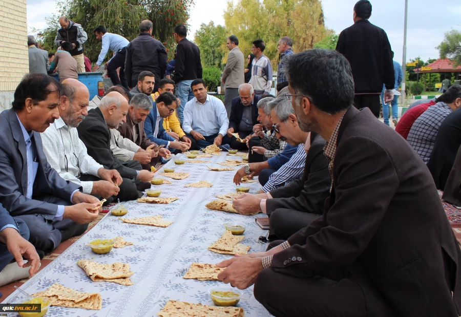 تجلیل از سرپرست نمونه خوابگاه دانشکده شهید باهنر و حضور در جمع صمیمی دانشجویان به مناسبت هفته سراهای دانشجویی 3