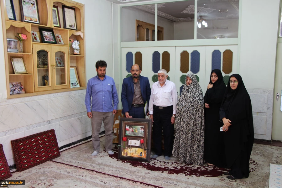 به همت ریاست و معاونت فرهنگی ودانشجویی آموزشکده دختران نجف آباد و سرپرست فرهنگی بنیاد شهید شهرستان نجف آباد با چهار خانواده شهدا هشت سال دفاع مقدس دیدار کردند 2