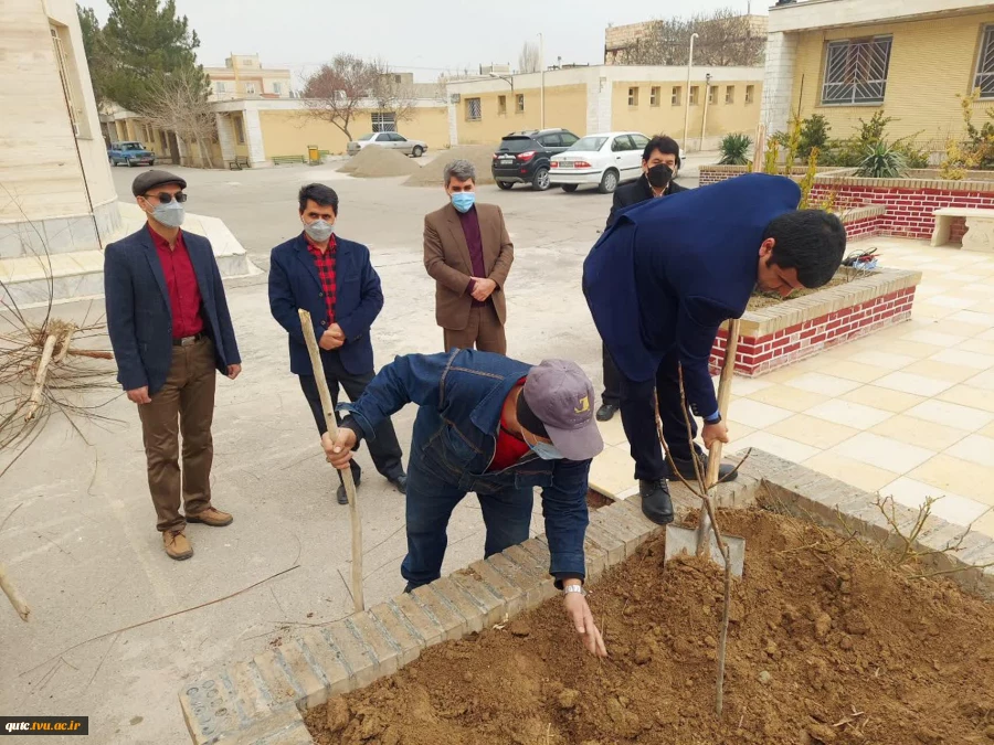 کشت نهال توسط ریاست دانشکده، معاونین و کارکنان در محوطه آموزشکده فنی و حرفه ای قوچان انجام شد

 3