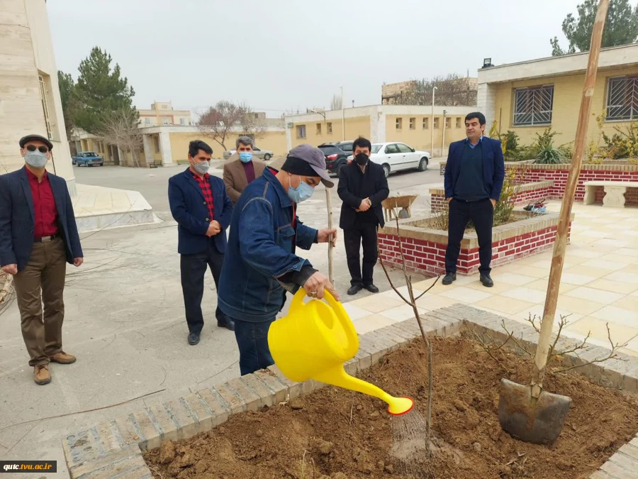 کشت نهال توسط ریاست دانشکده، معاونین و کارکنان در محوطه آموزشکده فنی و حرفه ای قوچان انجام شد

 4