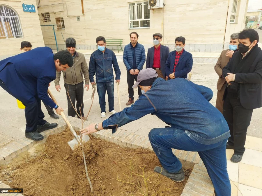 کشت نهال توسط ریاست دانشکده، معاونین و کارکنان در محوطه آموزشکده فنی و حرفه ای قوچان انجام شد

 7