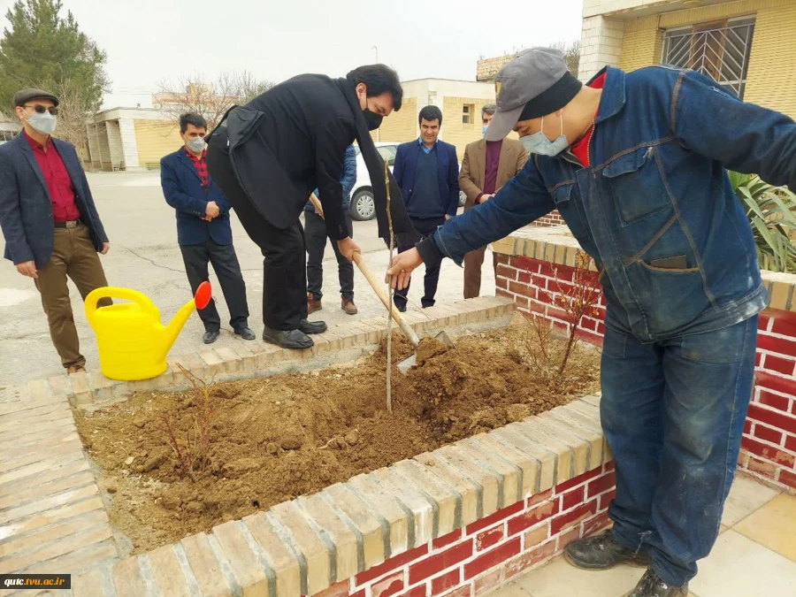 کشت نهال توسط ریاست دانشکده، معاونین و کارکنان در محوطه آموزشکده فنی و حرفه ای قوچان انجام شد

 9