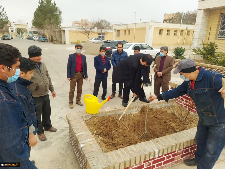 کشت نهال توسط ریاست دانشکده، معاونین و کارکنان در محوطه آموزشکده فنی و حرفه ای قوچان انجام شد

 13