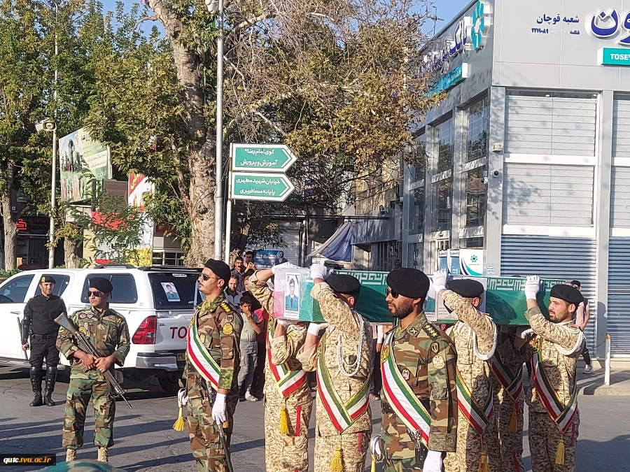 عصرامروز؛
دکتر مهدی چم پور و جمعی از کارکنان آموزشکده فنی شهیدرجایی قوچان در مراسم تشییع پیکر شهید ستوانیکم مسلم جاویدی‌مهر شرکت کردند. 2