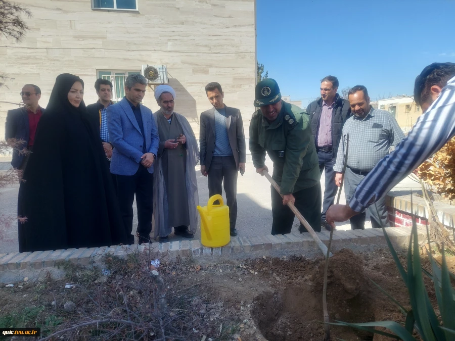 مراسم جشن نیمه شعبان با محوریت دانشجویان و با حضور مسئولین شهرستان در آموزشکده فنی شهید رجایی قوچان برگزار شد.

 14