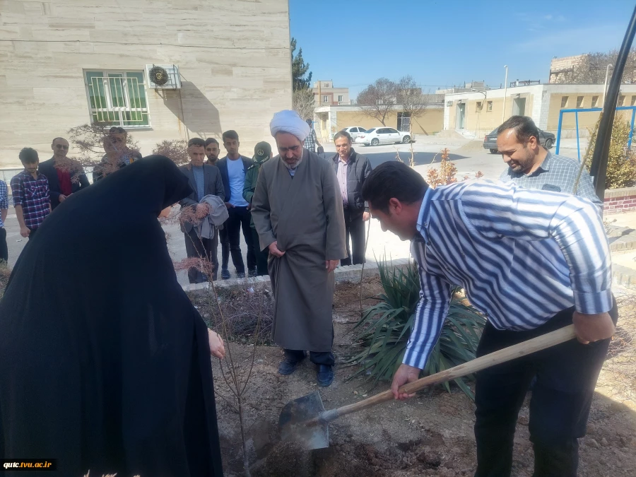 مراسم جشن نیمه شعبان با محوریت دانشجویان و با حضور مسئولین شهرستان در آموزشکده فنی شهید رجایی قوچان برگزار شد.

 17