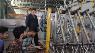 بازدید دانشجویان رشته الکترونیک از کارخانه آساک دوچرخ قوچان  7